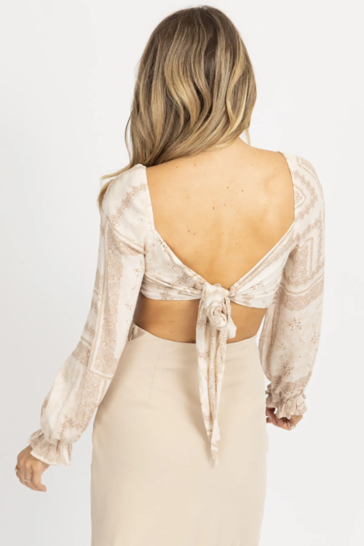 NEUTRAL PATTERNED BACK-TIE CROP TOP
