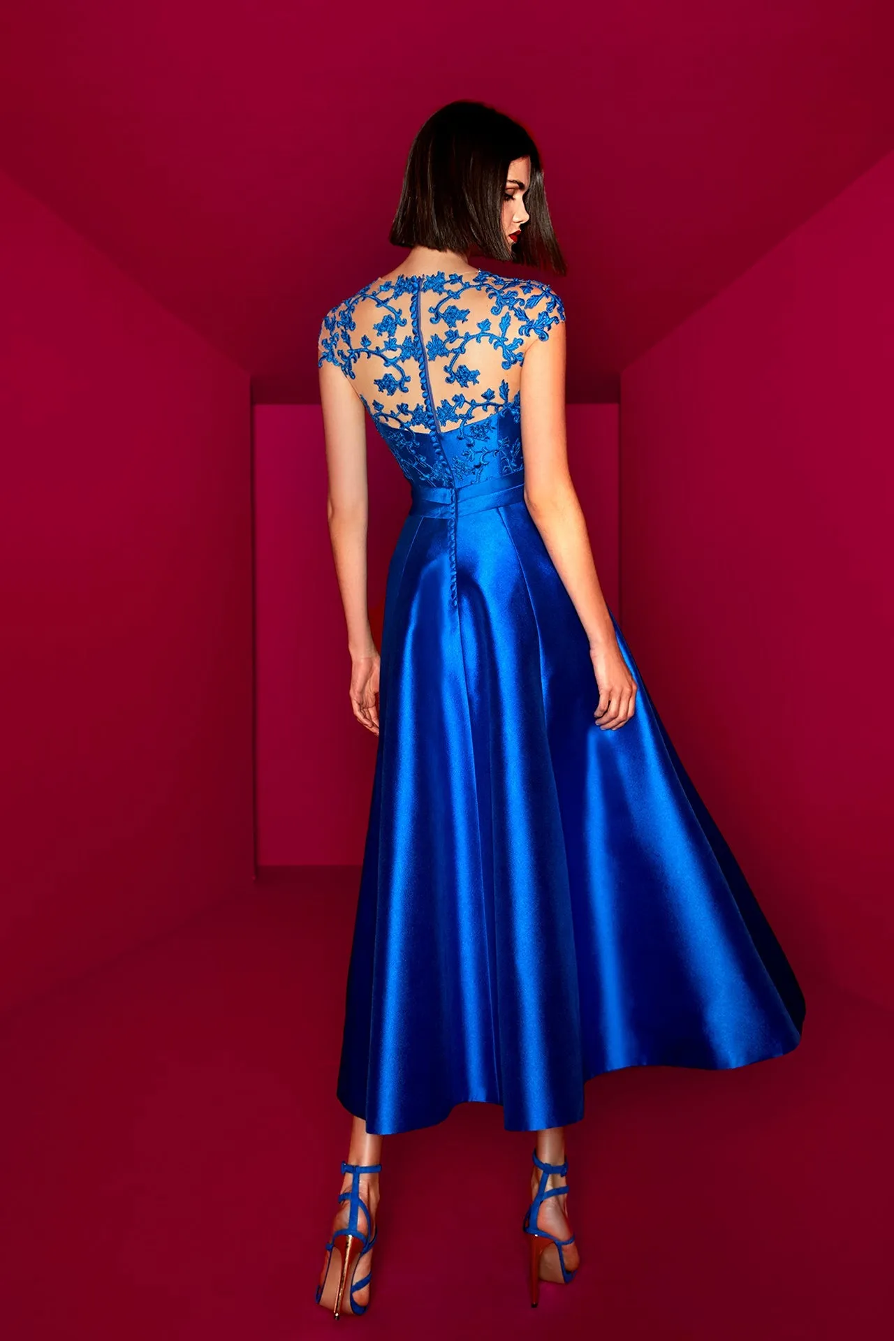 Sleeveless Jacquard A-line Midi Dress with Embroidery