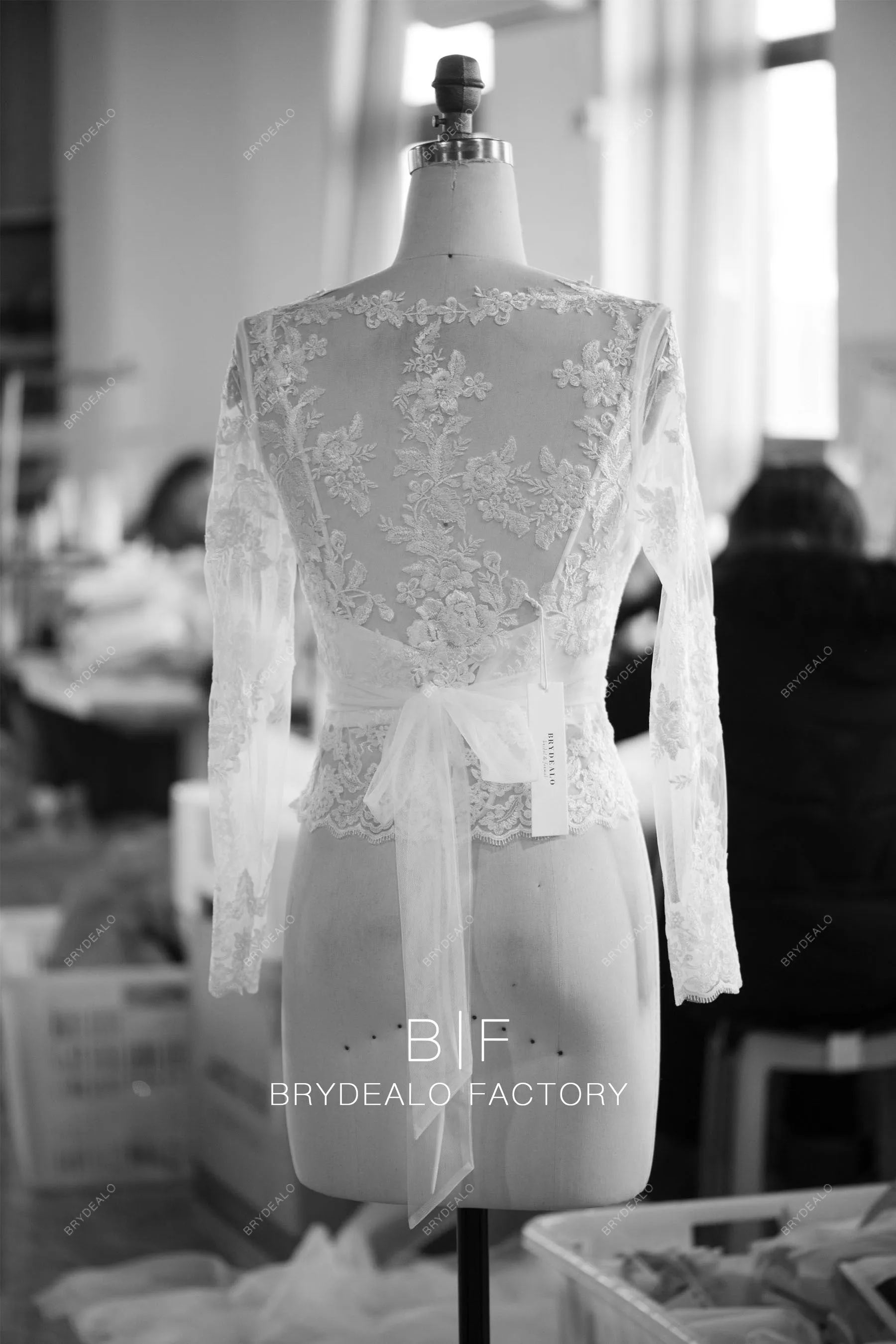 V-neck Lace Bridal Bolero Spaghetti Strap Crepe Wedding Separates